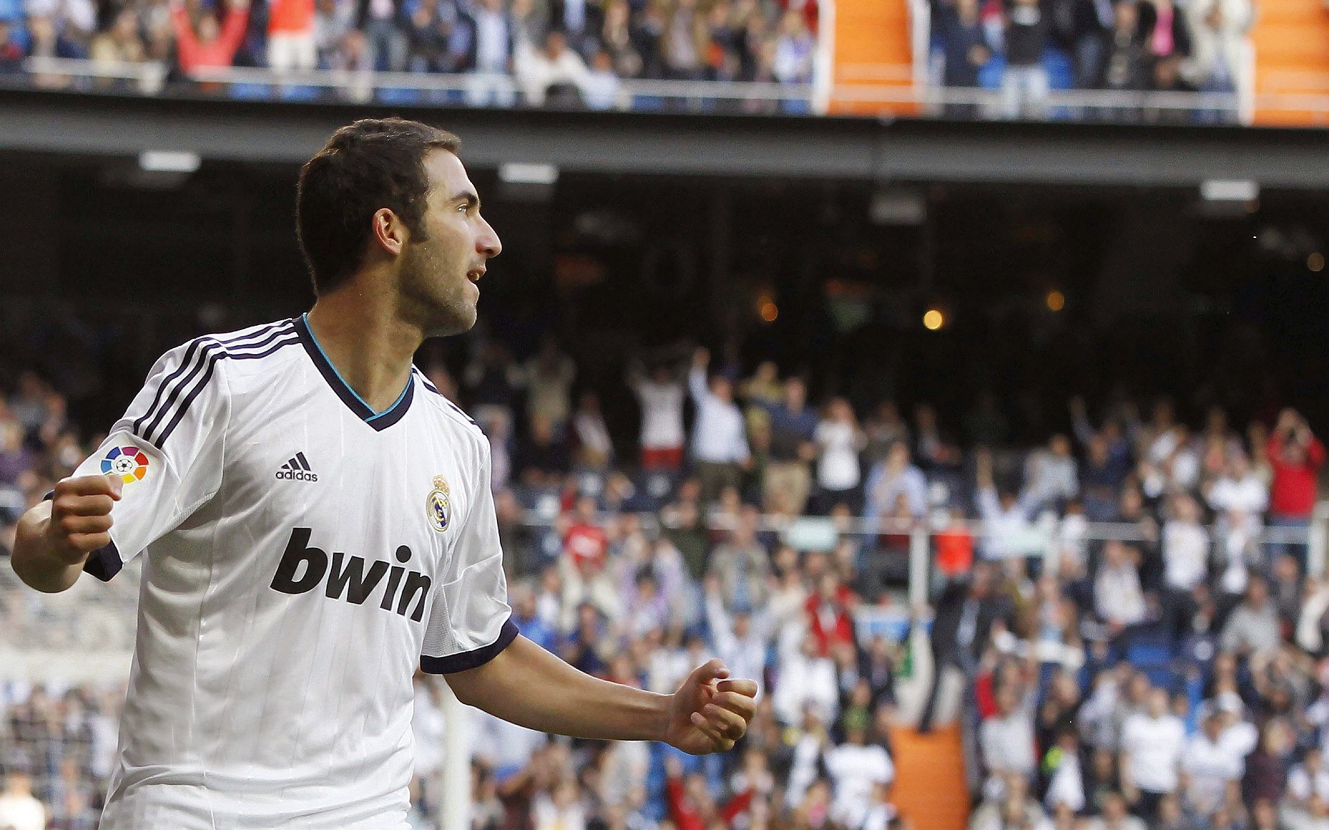 詹姆斯直播回应网友提问风趣十足，詹姆斯直播间在哪里