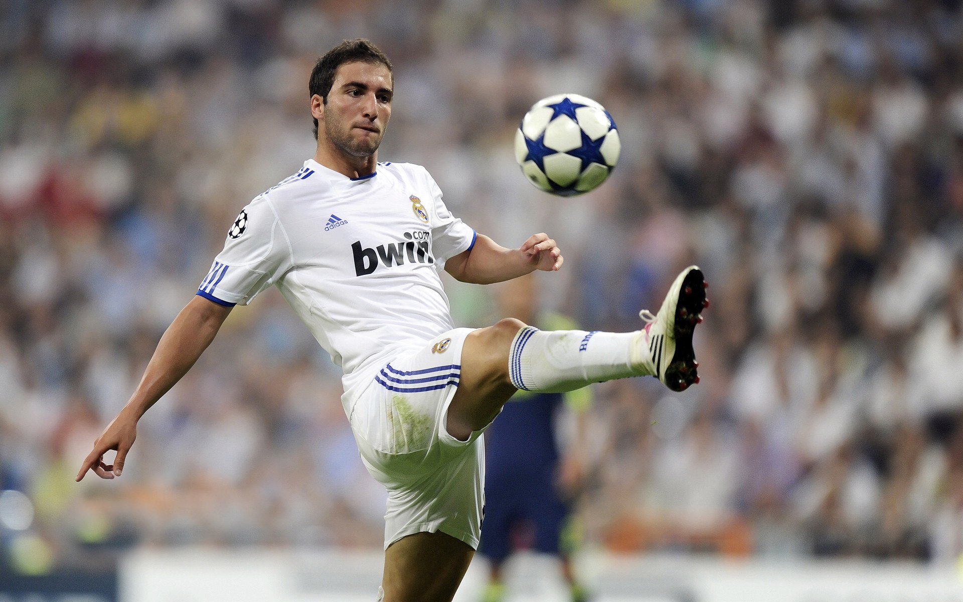 赛尔·阿尔斯塔：每次抢断都能改变比赛局势，南非防线无懈可击